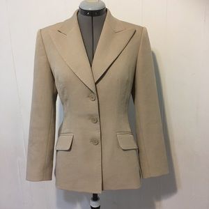 ANNE Klein beige suit size 4P.